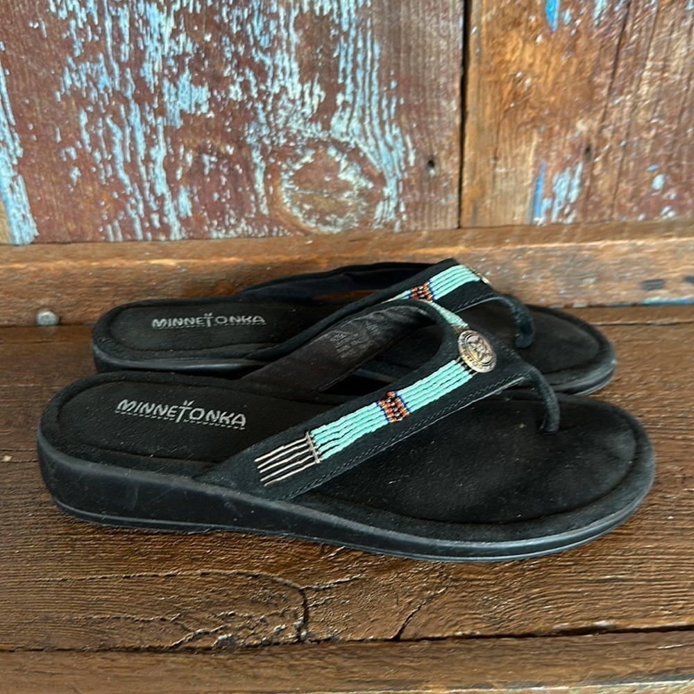 Minnetonka Black Leather Beaded Flip Flop Boho Festival Sandals Size 7 - Picture 3 of 6
